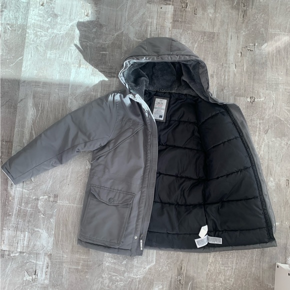 Gap kids heavy weight winter jacket. - Picture 3 of 12